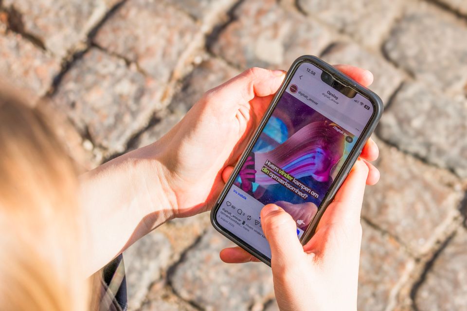 Flertal af voksne danskere vil lukke sociale medier for 15-17-årige om natten